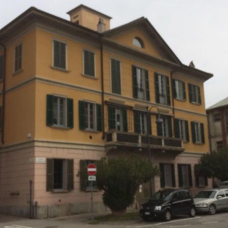 Garibaldi 1 Villa Angera Exterior foto